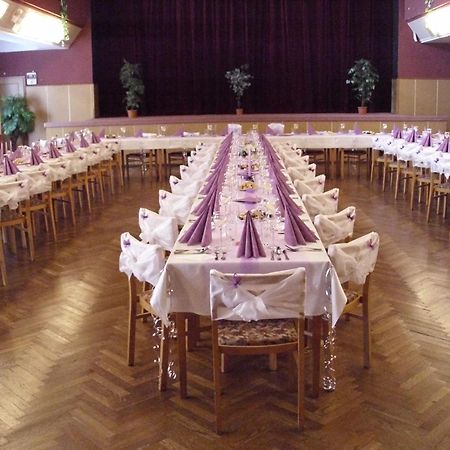 Hotel Morava Jevíčko Zewnętrze zdjęcie